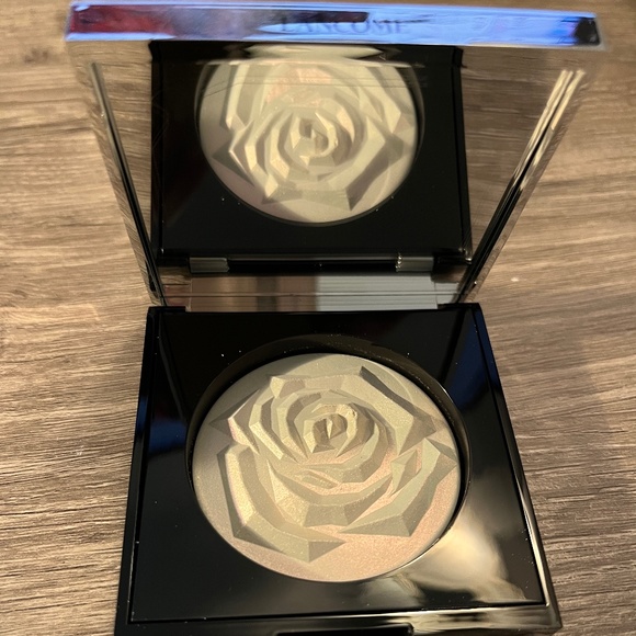 LANCOME La Rose Highlighter in Crystal Holographic *LE* - Picture 6 of 6